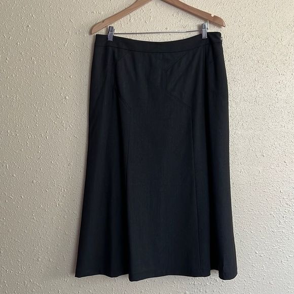ST . JOHN SPORT elegant skirt size 14